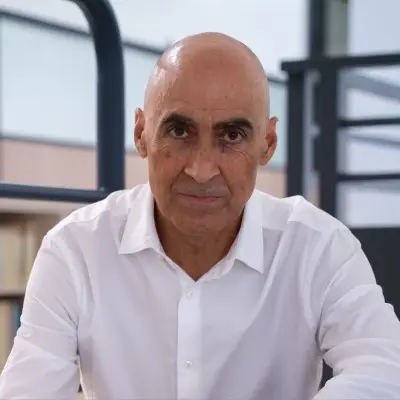 Cesar Garcia Esemtia